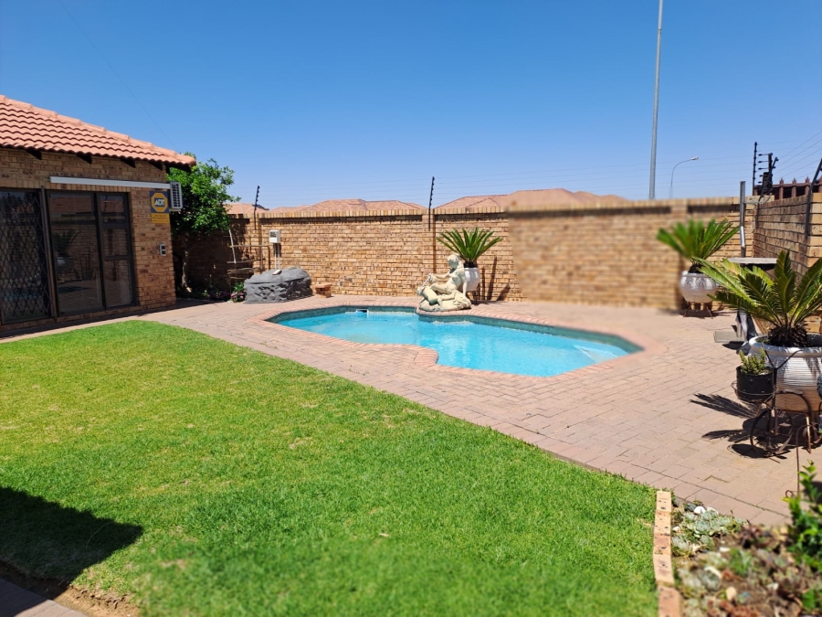 2 Bedroom Property for Sale in Naudeville Free State